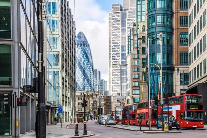 Gorgeous Flate Liverpool St Station London